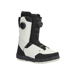 Snowboard boots